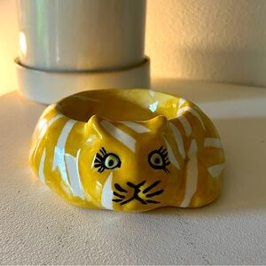 Handpainted yellow cat trinket dish / catch all